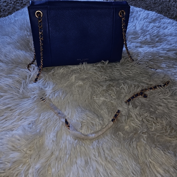 Ted Baker Sofe leather crossbody bag. - Picture 2 of 4